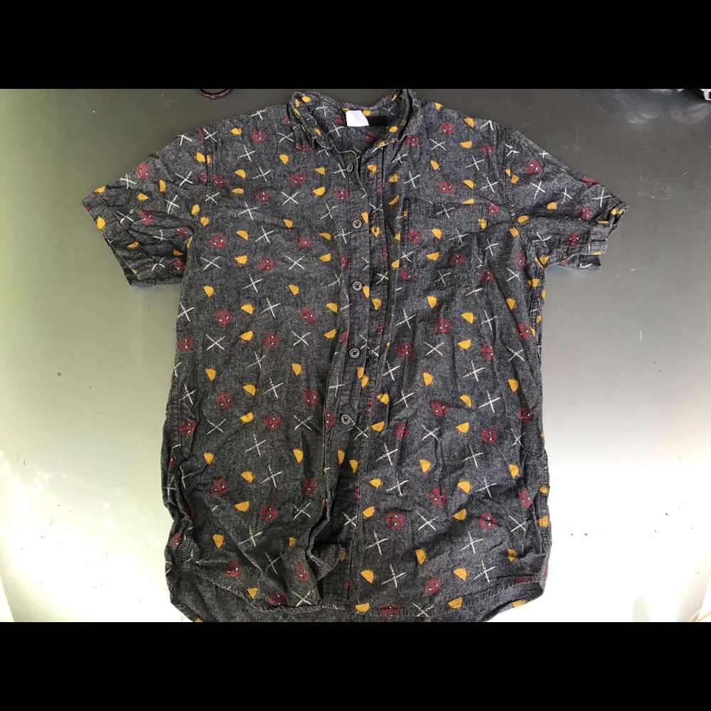 Men’s button up Deadpool shirt